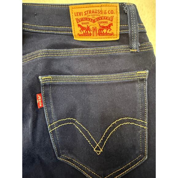 Levi's Straight Leg 529 Curvy/Skinny Jeans in Dark Wash - Picture 3 of 4